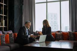 Founder meeting with adviser to plan Dubai free zone company setup.
