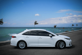 Stock image white sedan in Dubai